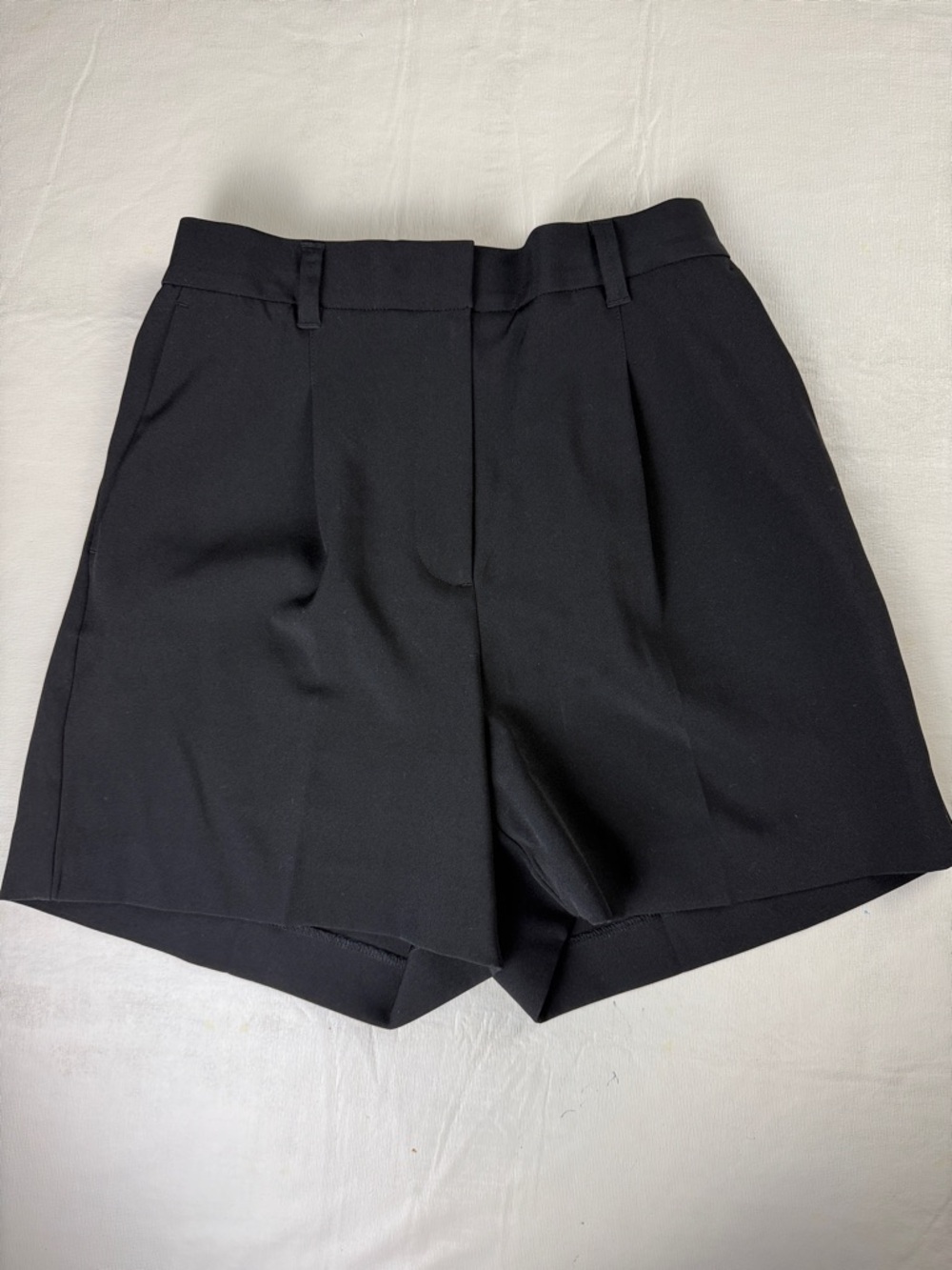 Elie Tahari Black High-Waist Pleated Tailored Shorts Elastic Back Waist Size 6